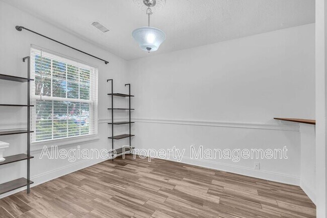 Building Photo - 90 Adams Dr NE
