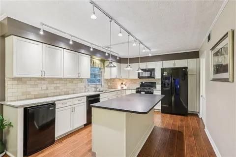 Building Photo - 159 Cavan Way