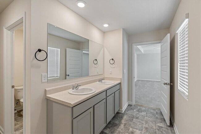 Building Photo - 1508 Brangus Dr