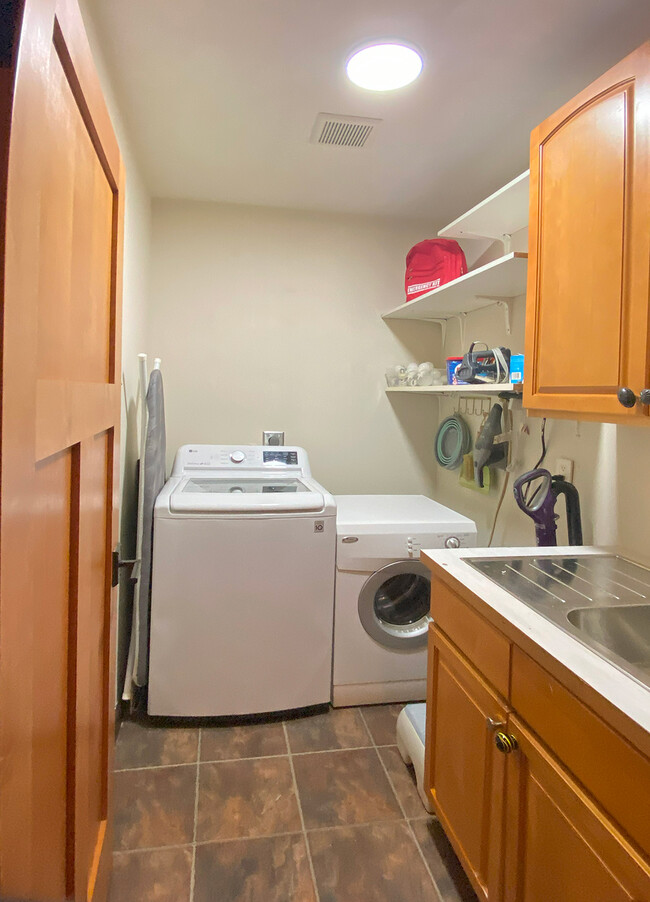 Laundry Room - 722 Maple St