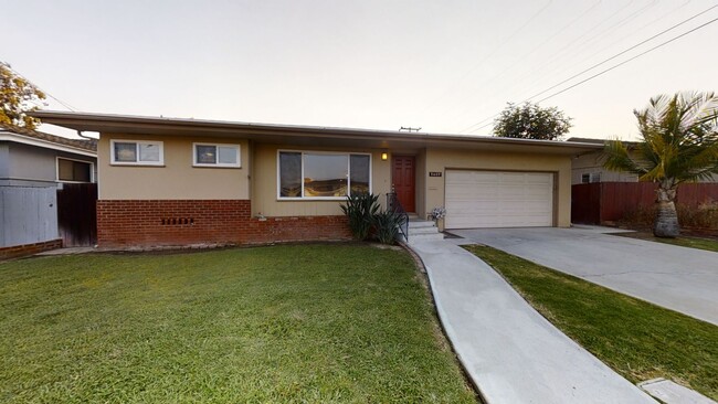 Building Photo - Great Patio Space w/ Canyon Views!!