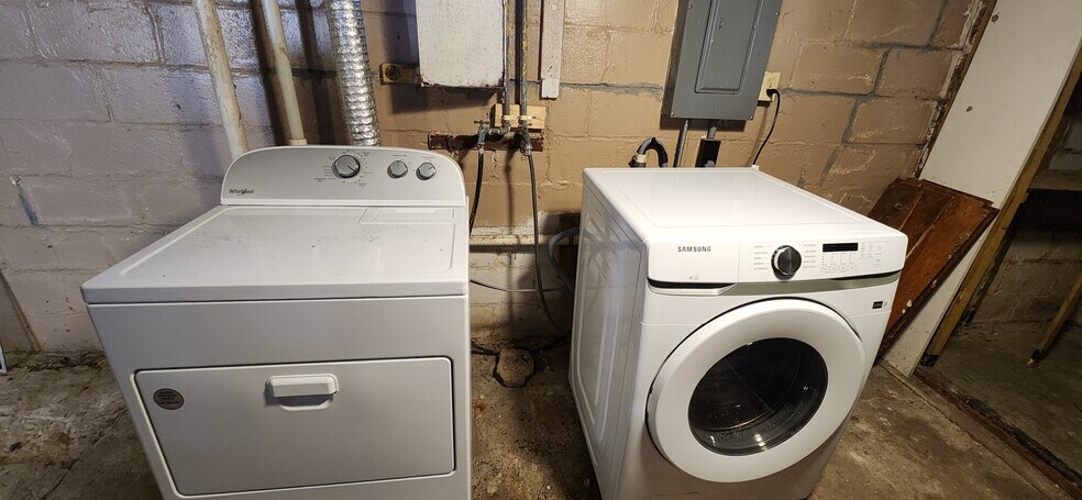 Building Photo - 2238 West Ave S