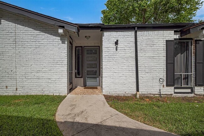Building Photo - 1014 Fleetwood Pl Dr