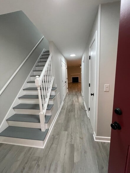 Building Photo - 1248 N Forest Dr