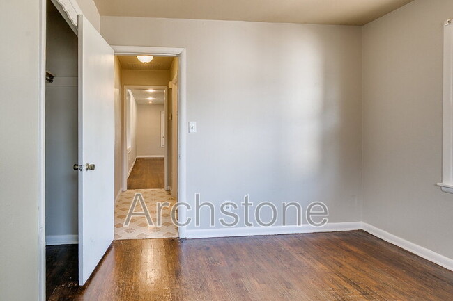 Building Photo - 724 General Senter Dr