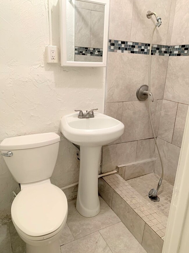 Building Photo - 422 Henry Butts Dr