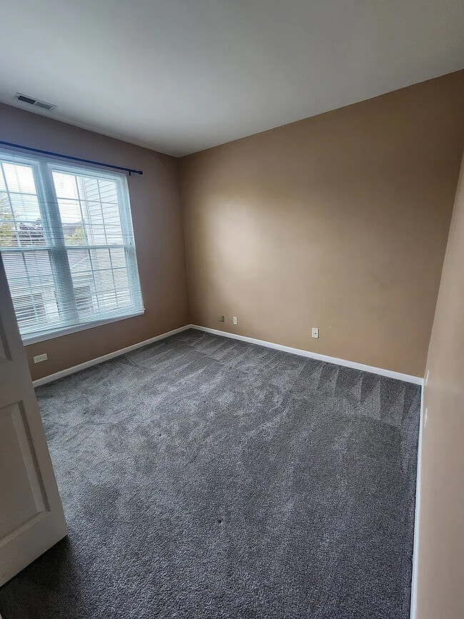 Building Photo - 149 N Waters Edge Dr