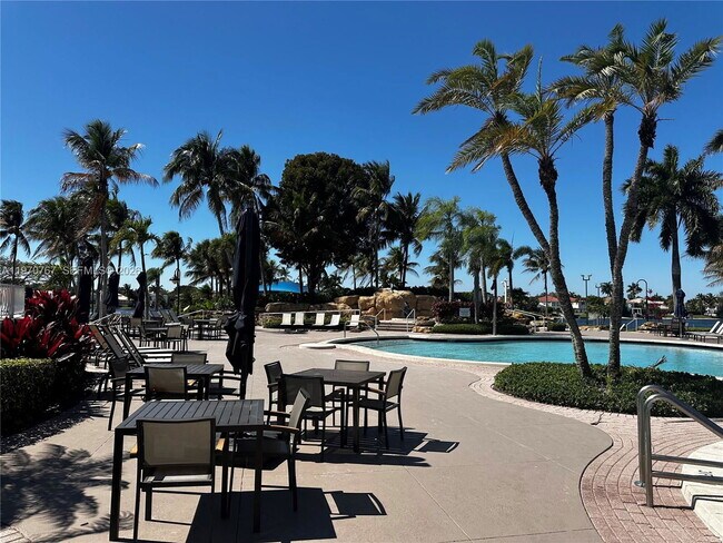 Building Photo - Northwest 107th Place, Doral, FL 33178 - 4 BR 3 BA single-family home