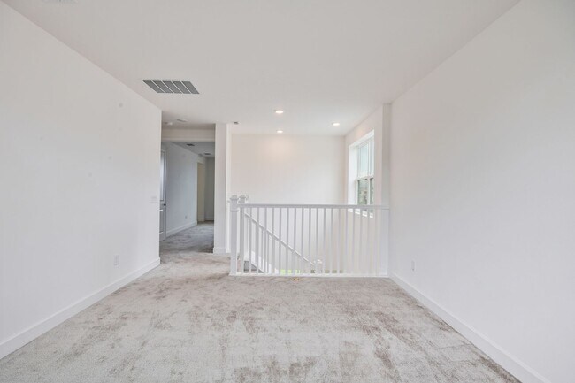 Building Photo - Resort Style Amenities - 2023 Construction
