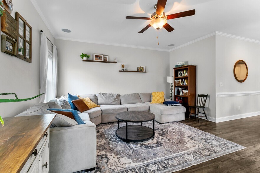 Building Photo - 230 Parrish Ln