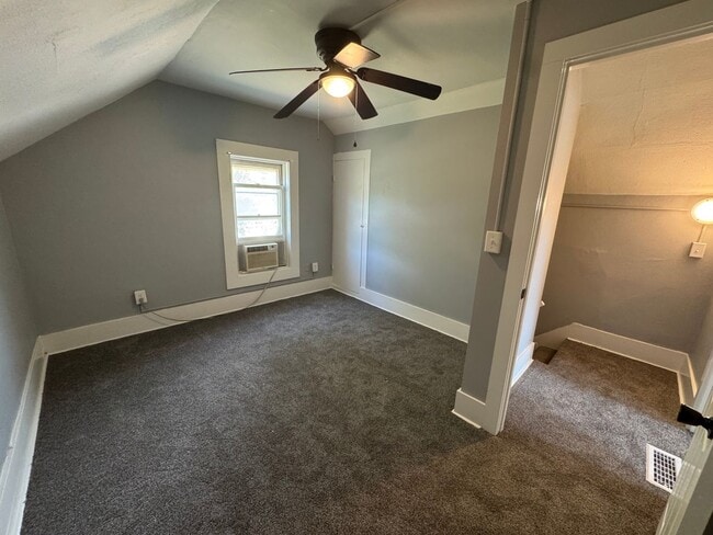 Building Photo - For Rent – 4 Bedroom Home in Moline (Hamil...
