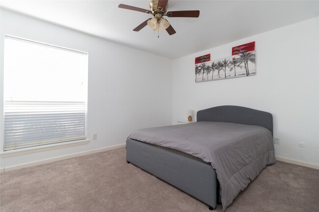 Building Photo - 6202 Skyline Dr