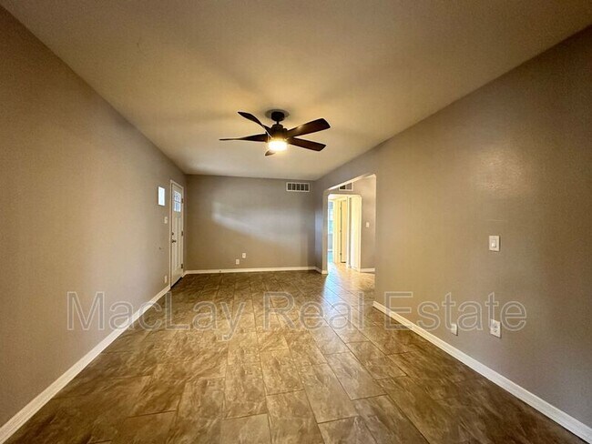 Building Photo - 1802 E Hubbell St