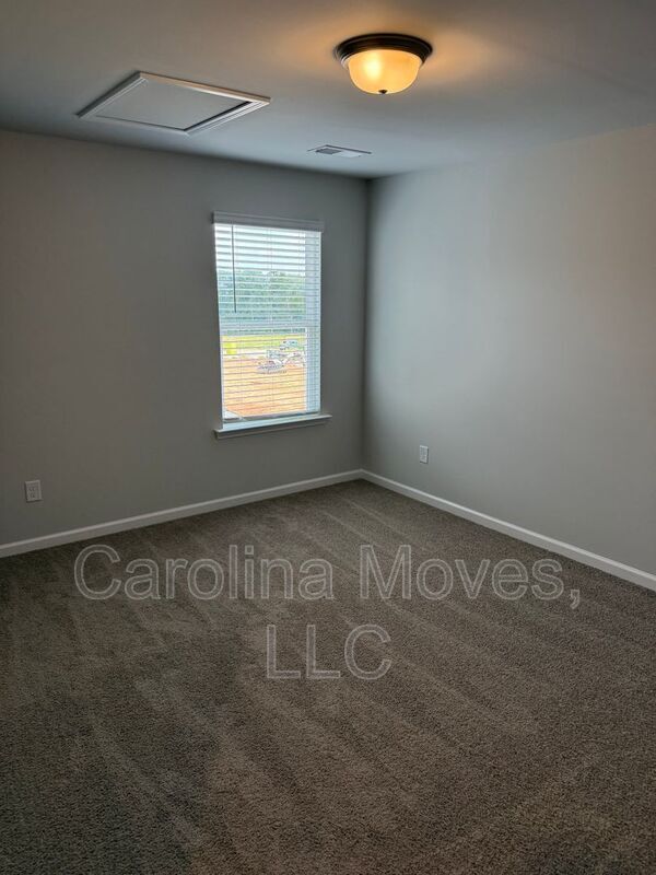 Building Photo - 417 Mariene Dr