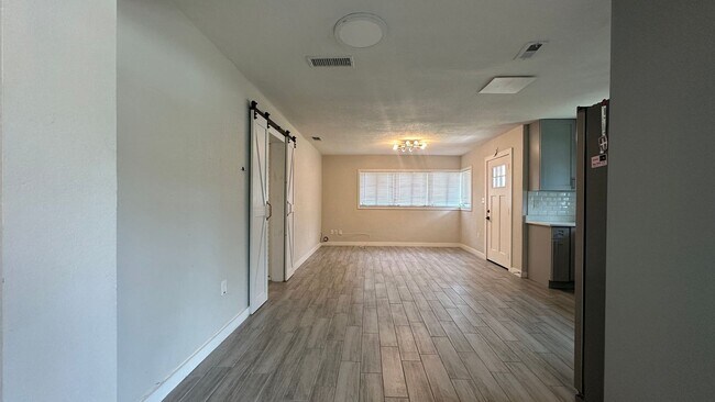 Building Photo - 517 San Juan Blvd