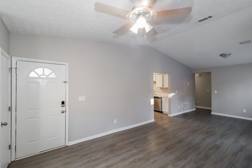 Building Photo - 643 Tarragon Way SW