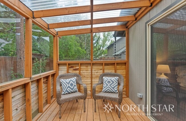 Building Photo - Modern and Spacious 3 bed/2 bath