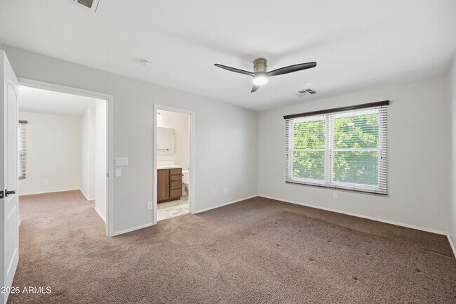 Building Photo - 2250 E Wayland Dr