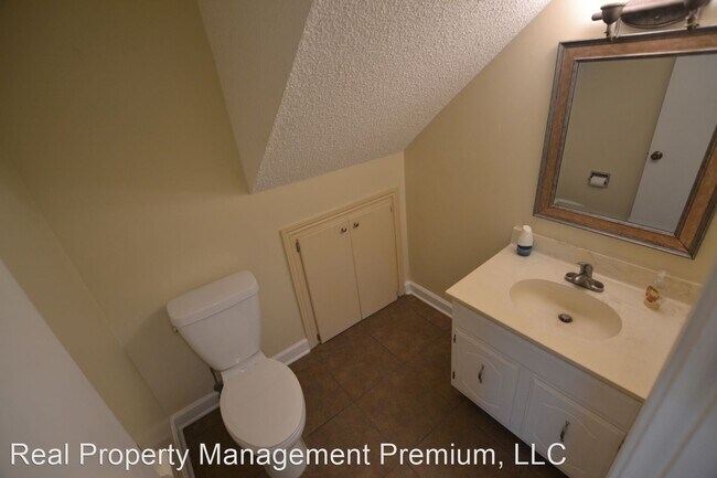 Building Photo - 3 br, 2.5 bath House - 2448 Shadowbrook Dr