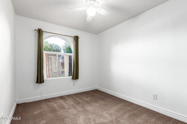 Building Photo - 1341 W Shannon St