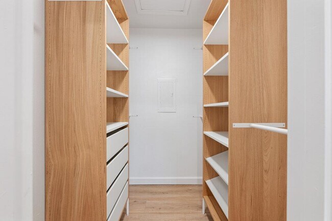 Building Photo - 7201 Chimney Corners