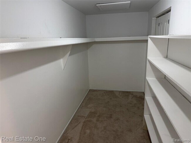 Building Photo - 29828 CITY CENTER # 1 Dr