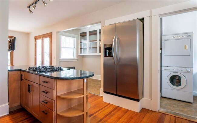 Building Photo - 446 Broadway