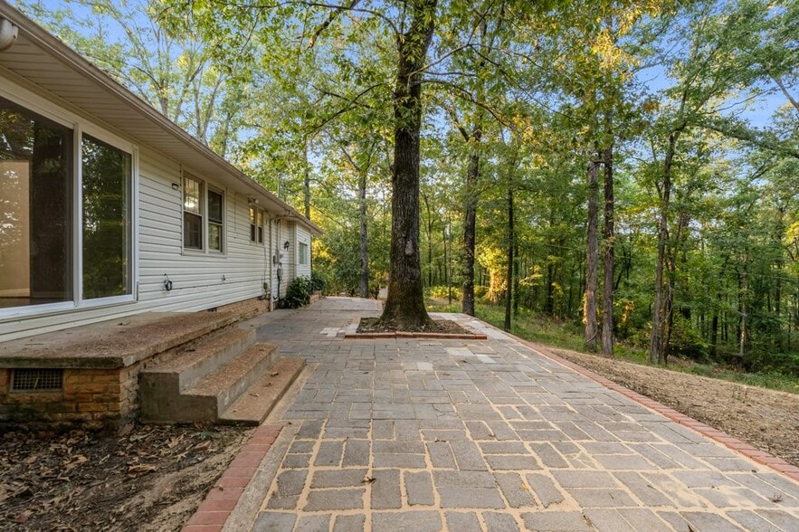 Building Photo - 105 Dogwood Blvd