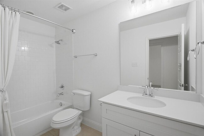 Building Photo - 228 Sunset Ln