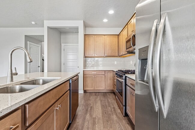 Building Photo - 6852 S Birch Creek Ave