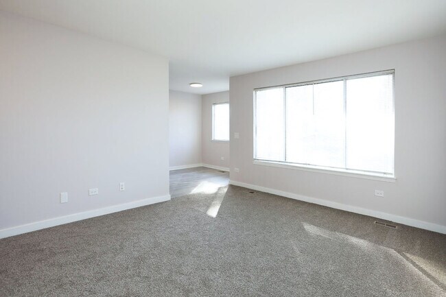 Building Photo - 675 Greenfield Ct