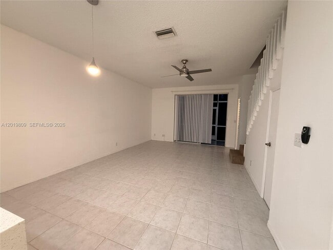 Building Photo - 2078 Madeira Dr