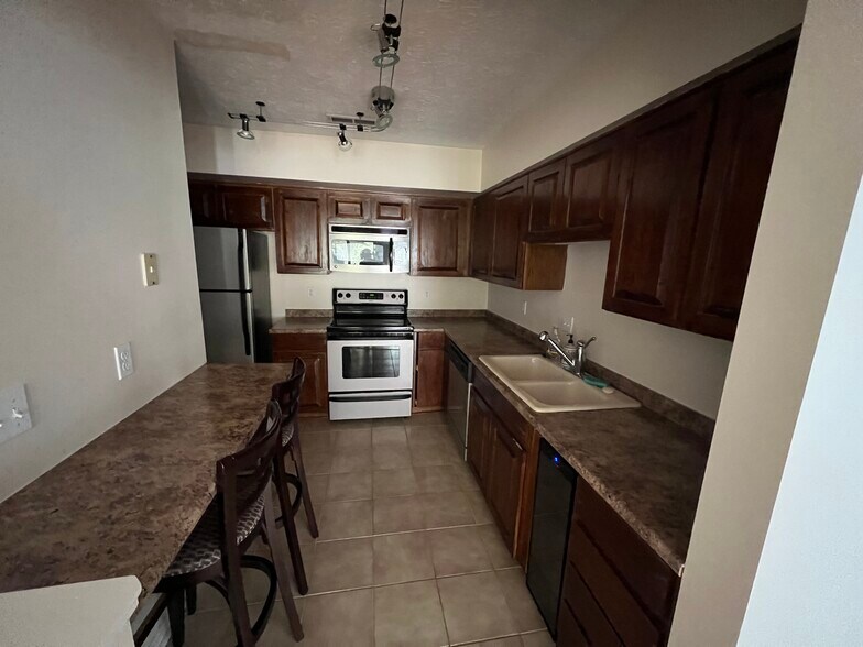 Building Photo - 1360 Cedarwood Dr