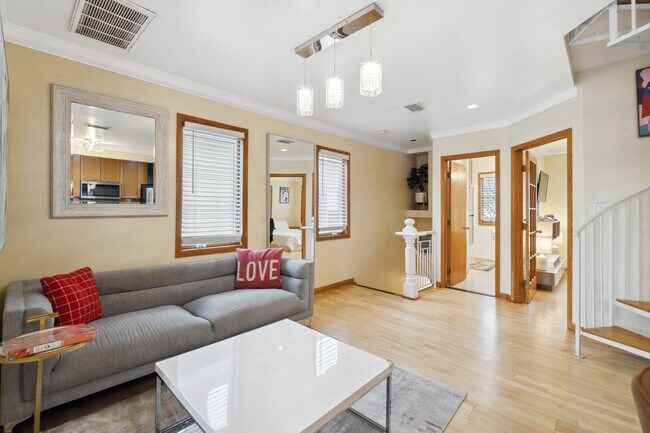 Building Photo - 40 Ella St