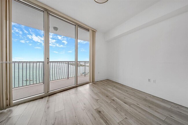 Building Photo - 1750 N Bayshore Dr