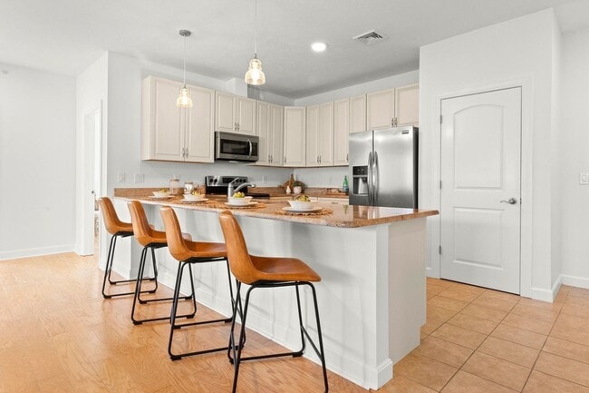 Building Photo - Danvers Updated 3 Bed 2 Bath | Top Floor Condo | Avail Now