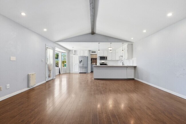 Building Photo - Mesa 4 Bed Single-Level Home • 2,044 Sq Ft • Oversized Yard • Stapley & McKellips