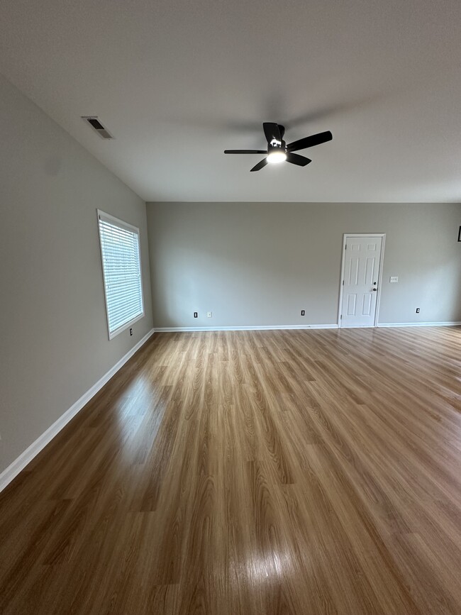 Building Photo - 104 Hooks Glenn Dr