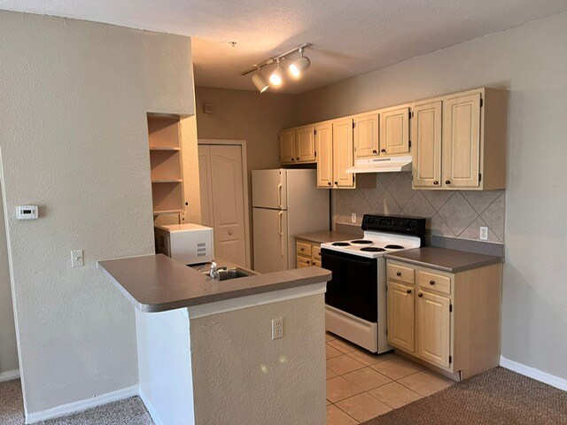 Building Photo - 1400 Lake Shadow Cir