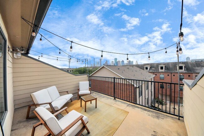 Primary Photo - 2110 Shearn St