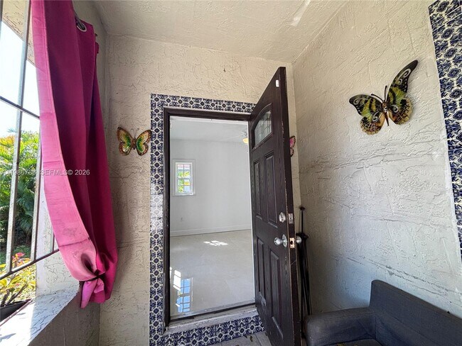 Building Photo - 521 NW 48th St