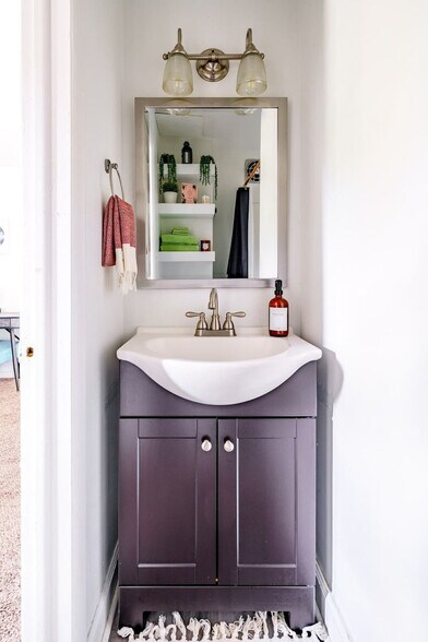 Building Photo - 605 Dennison Ave