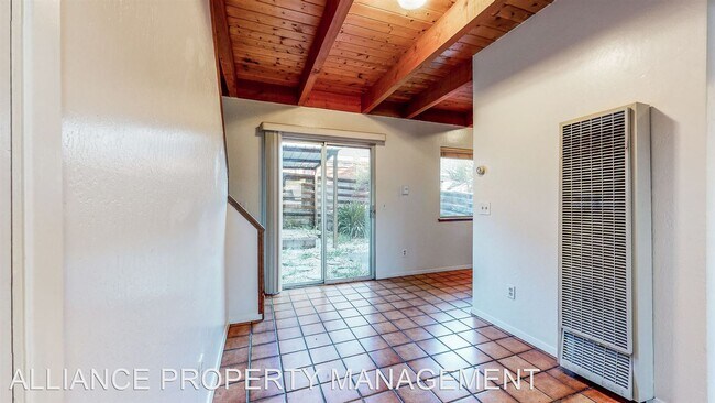 Building Photo - 3 br, 2 bath House - 72 Kingston Lane (Way