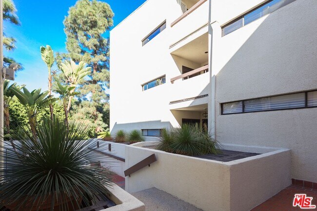 Building Photo - 8380 Waring Ave