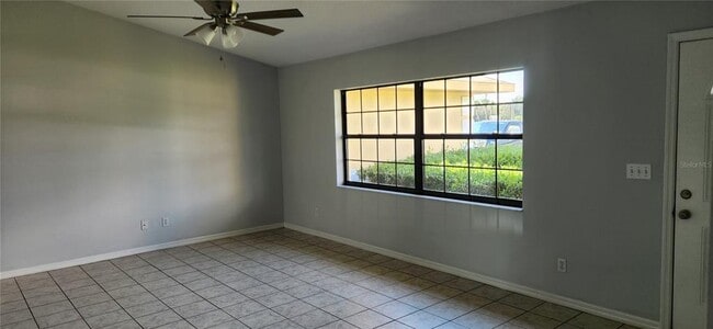 Building Photo - 10 Teak Run