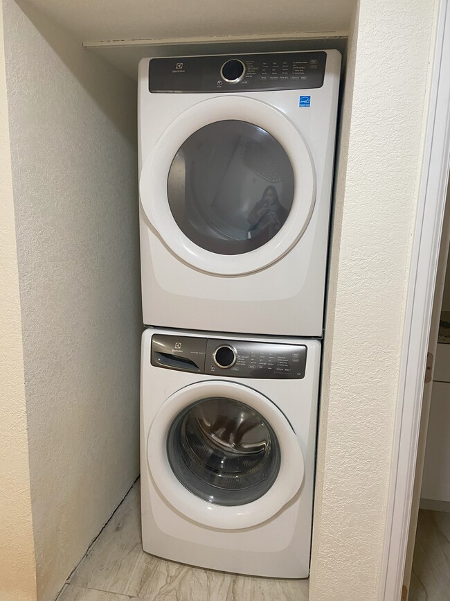 laundry - 3030 W Kentucky Ave