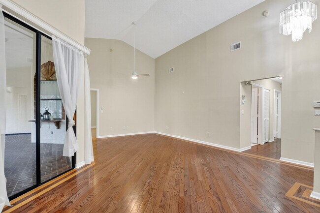 Building Photo - 8081 Cassia Dr