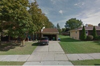 Building Photo - 2193 Packerland Dr