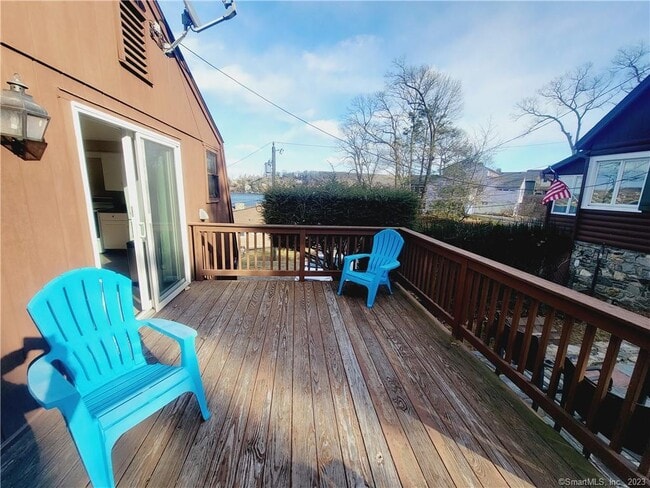 Building Photo - 4 -8 E Lake Rd