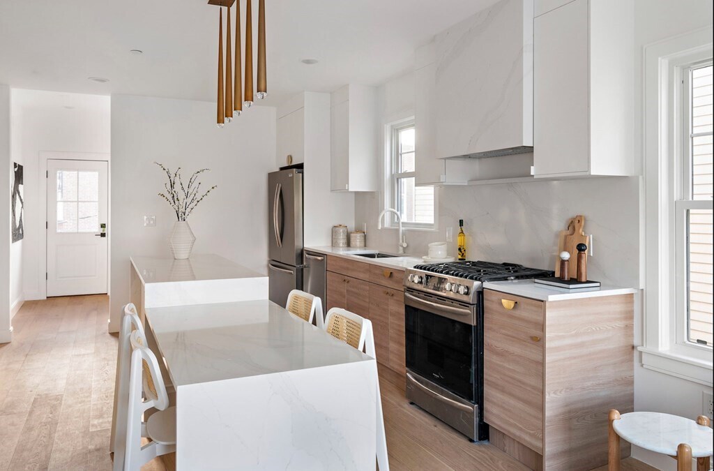 Building Photo - 65 Merriam St